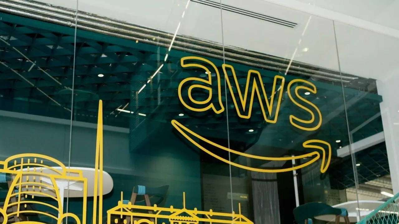 Amazon AWS Lays Off Hundreds Amid Strategic Cloud Restructuring.