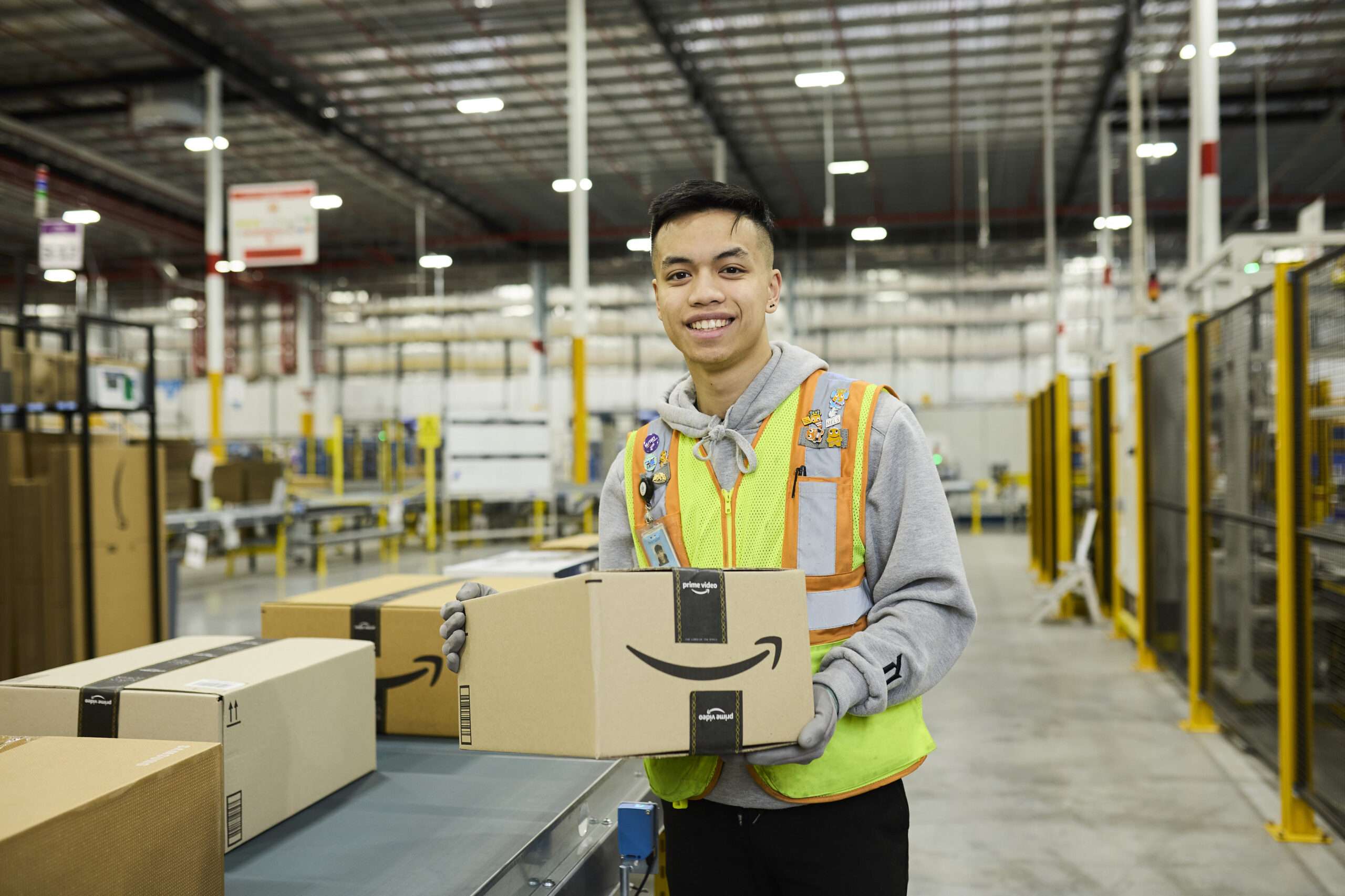 Amazon India Launches Massive Recruitment Drive: 1.5 Lakh+ Seasonal Jobs Ahead of Festive Season.