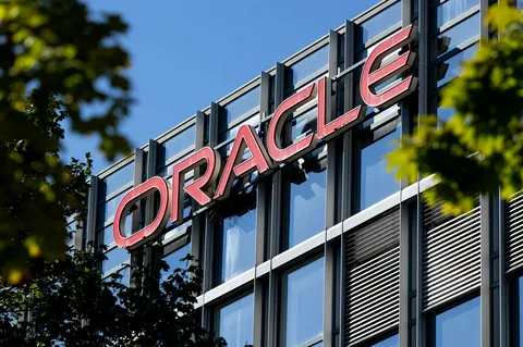 Why Oracle Stock and 2 Other Software Plays Are Struggling Even as Tech Shares Rally.